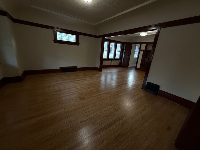 Building Photo - 1005-1007 South 58th Street Unit 1007