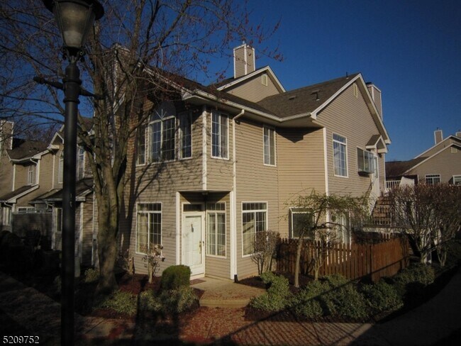 Photo - 2 Birchwood Rd