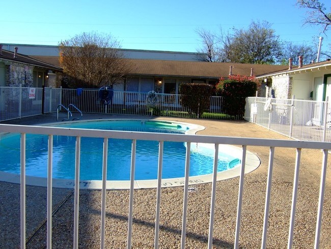 Pool - Raphael Apartments