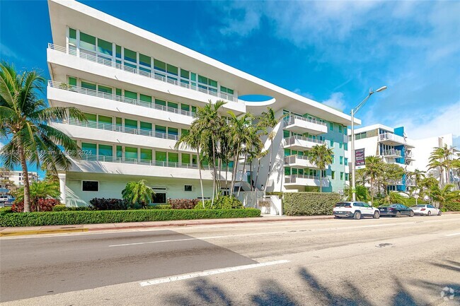 Building Photo - 7800 Collins Ave Unit 303 Rental