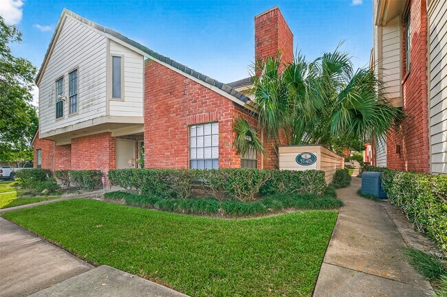 Building Photo - 2211 S Kirkwood Rd Unit 42