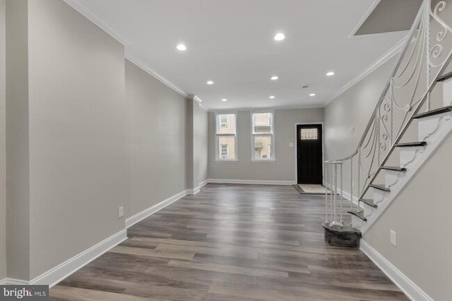 Photo - 2637 E Madison St