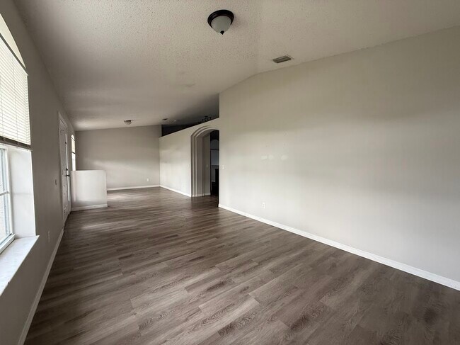 Photo - 548 SW Undallo Rd