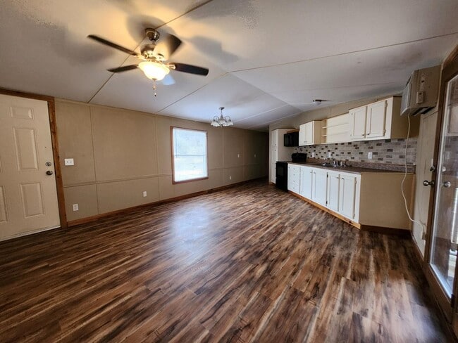 Photo - 213 Willow Ln