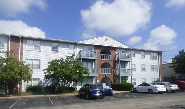 Building Photo - FALL SPECIAL-1/2 Off 2nd Mo! Lovely Condo,...