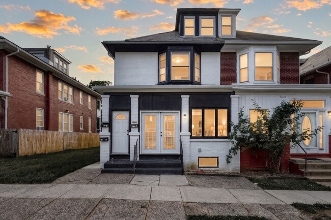 Building Photo - 2318 N 5th St Unit 3