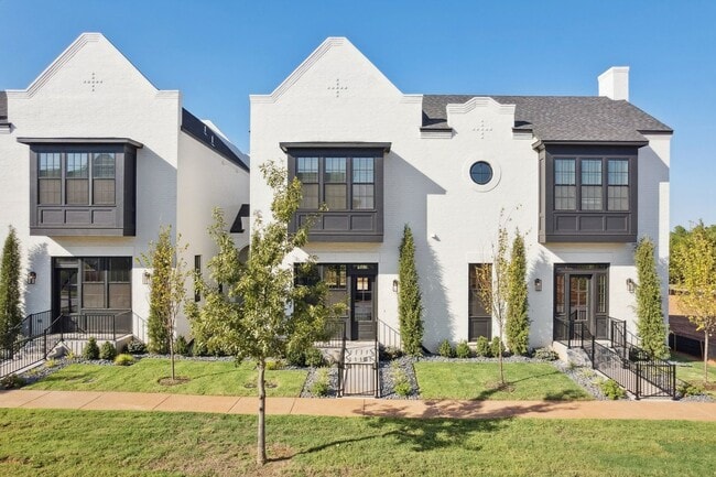 Building Photo - Townhome 2 bed 2.5 bath "The Mid-Mod" in the Heart of Selah