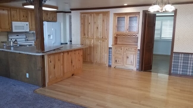 Photo - 671 E 445 S