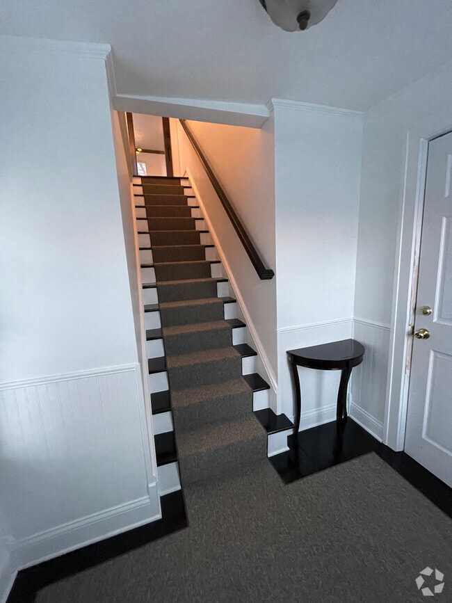 Building Photo - 2408 4th St NE Unit #2 Rental