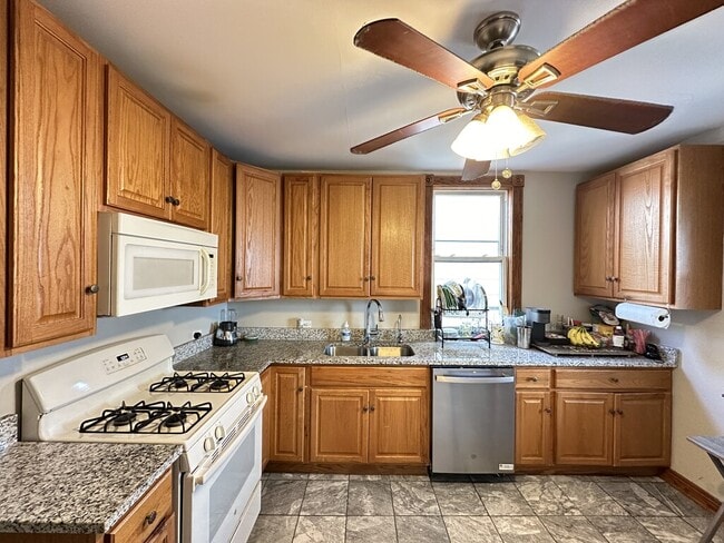 Photo - 3532 N Elston Ave Unidad J03P