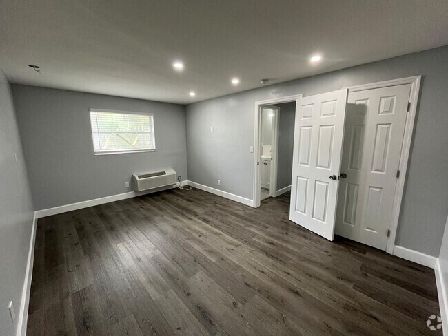 Building Photo - 917-921 NE 22nd Dr Unit -921 Rental