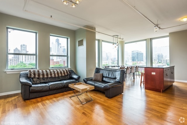 Building Photo - 437 W Division St Rental