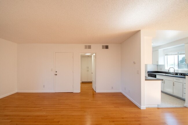 Photo - 4930 Whitsett Ave Unit 10