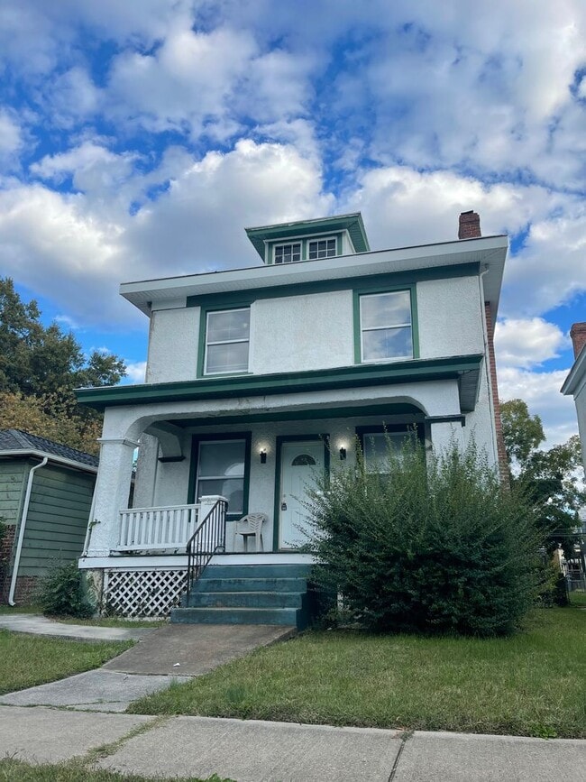 Building Photo - Large house on the North Side of town! Central HVAC, Laundry, Large yard, all appliances.