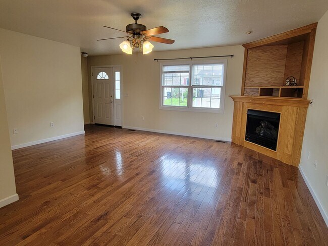 Photo - 3 bedroom, 2.5 bath Townhome - Available 08/05/2026