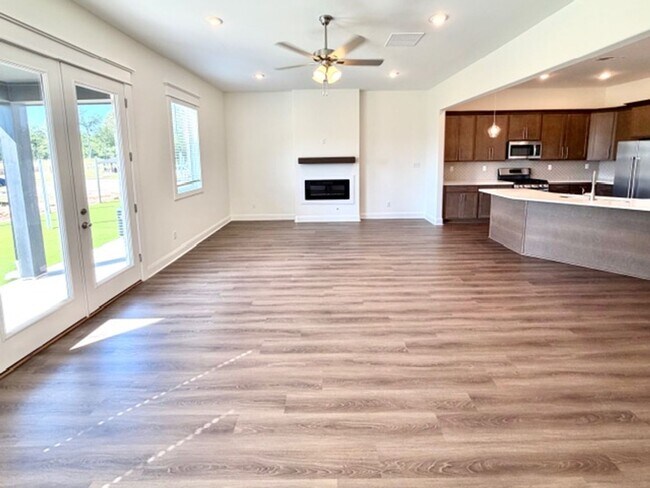 Photo - ChateletDrive4867 Unit 1