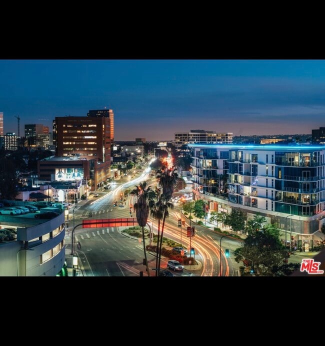 Photo - 321 S San Vicente Blvd Unidad 903