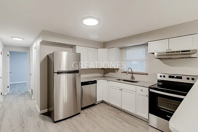 Photo - 4444 W Washington St
