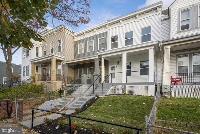 Building Photo - 1411 Montello Ave NE Rental
