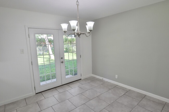 Photo - 309 E Wright Blvd