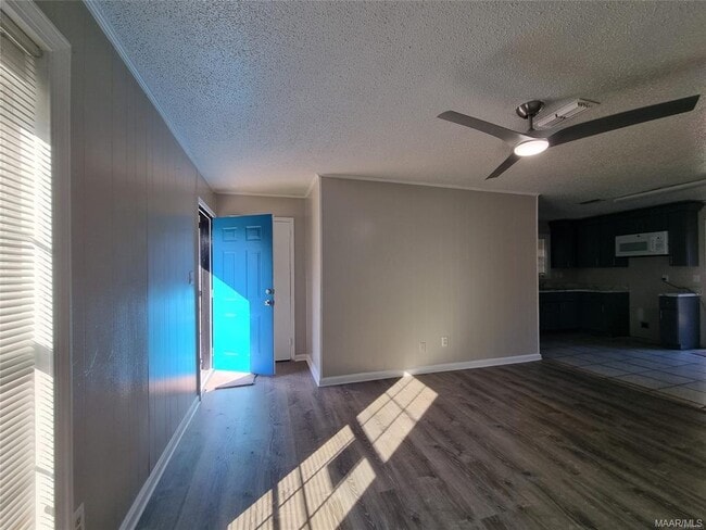 Photo - 2039 Winona Ave