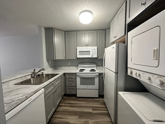 Photo - 2 bedroom condo in Williamsburg! Available September 2026