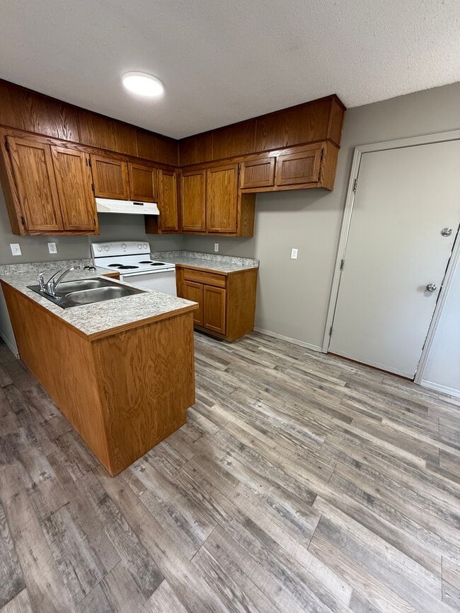 Photo - 923 N 28th St