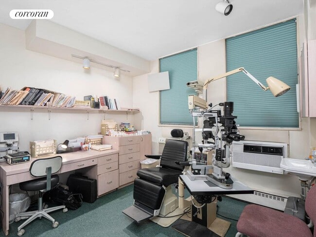 Photo - 20 E 68th St