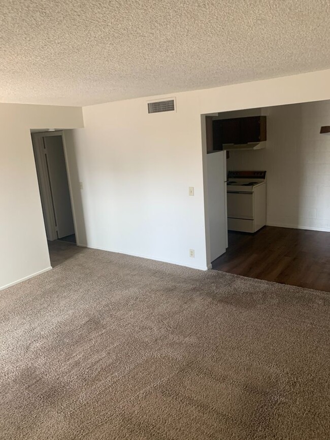 2 Bedroom 1 Bath In Central Las Vegas - 2 Bedroom 1 Bath In Central Las Vegas Condo Unit 22