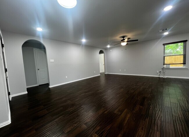 Photo - 25314 Laurel Green St
