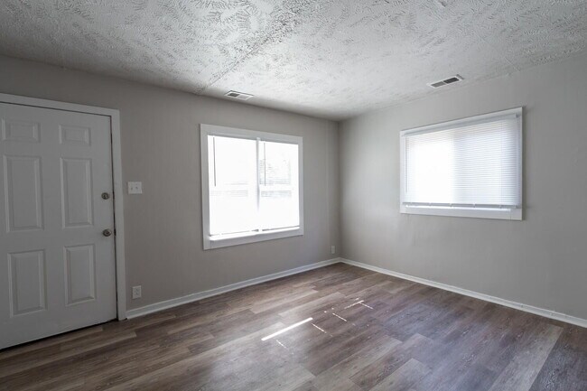 EAST SIDE 2 BEDROOM AVAILABLE NOW!