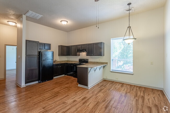 1BR, 1BA - 668SF - Residences at Gracie Mansion