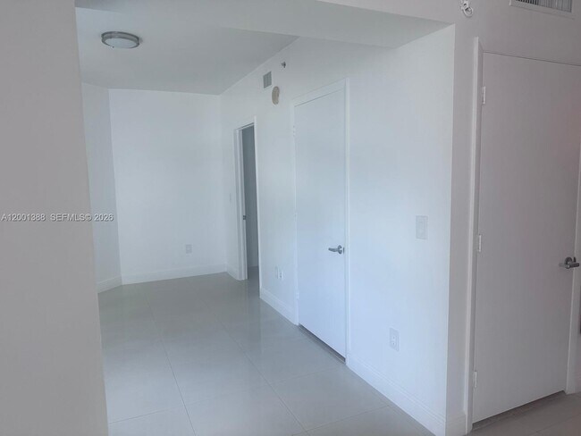 Photo - 350 S Miami Ave Unidad 1908