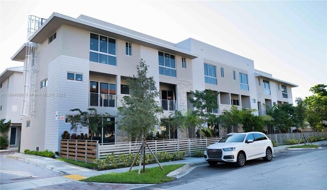 Photo - 614 NE 12th Ave Townhome