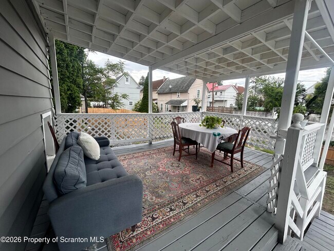 632 N Irving Ave