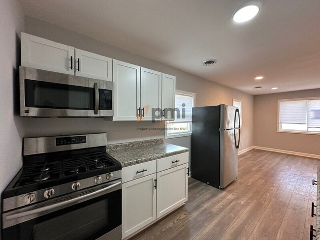 Photo - 2015 Central Dr