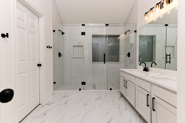 Photo - 122 S Abram Cir