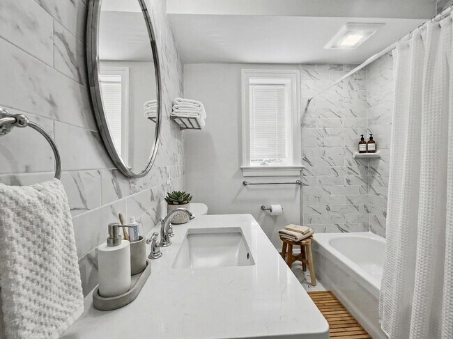 Photo - 104 Poplar Ave Unit 1