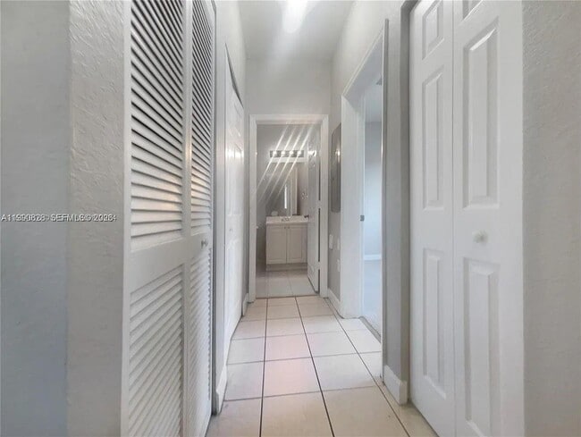 Photo - 2730 NE 4th St Unidad 205