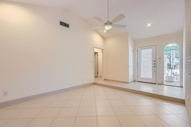 Photo - 3004 Maywood Cir