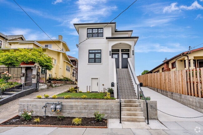 Building Photo - 2443 13th Ave Rental