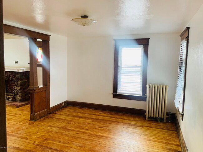 Photo - 420 Smith St