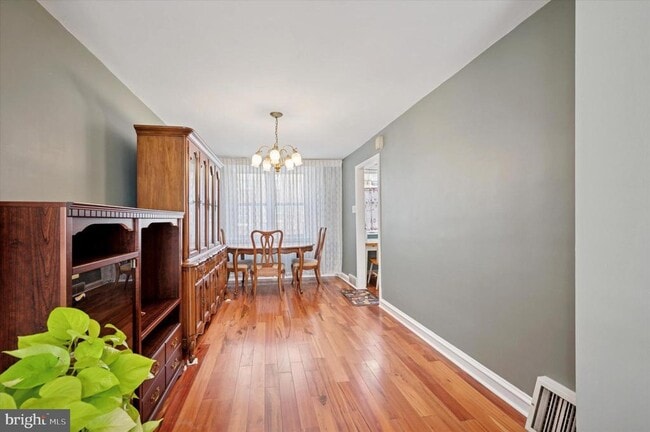 Photo - 6322 Mershon St