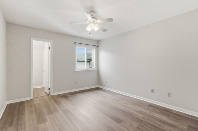 Photo - 1319 Airport Dr