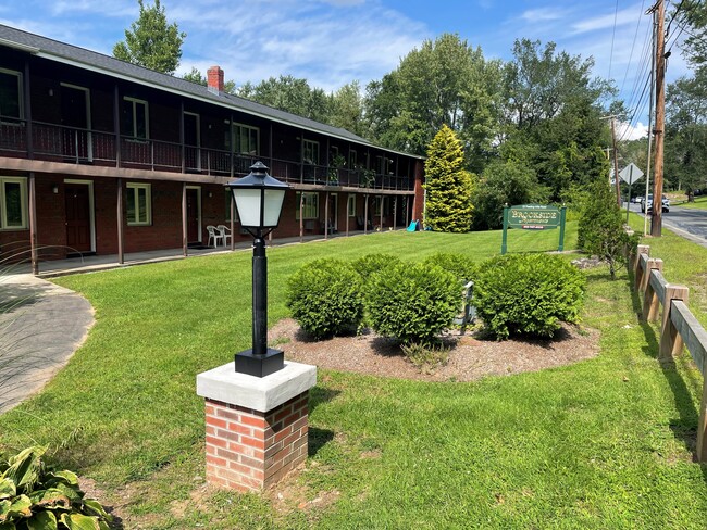 Brookside Apartments - Brookside Apartments