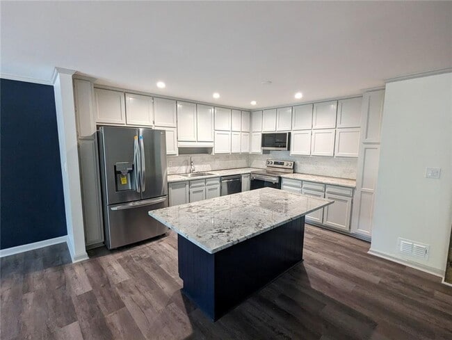 Photo - 1865 D'Youville Ln