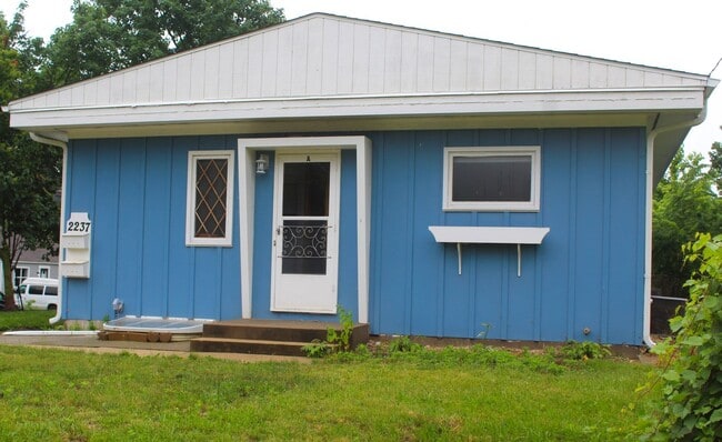 Building Photo - 2237 Mt Vernon Rd SE