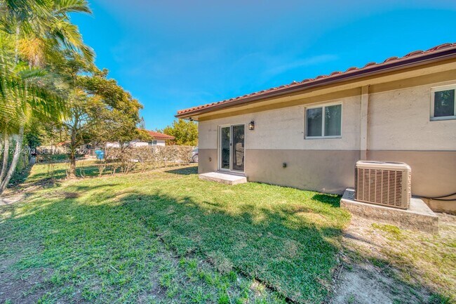 Photo - 14708 NE 7th Ave Unit 14711