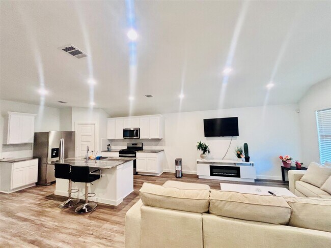 Photo - 1119 Fringed Bluestar Dr