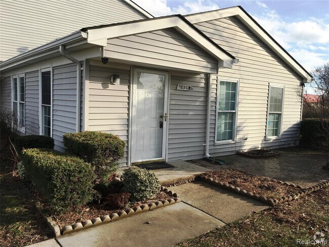 Building Photo - 28302 Raleigh Crescent Dr Rental